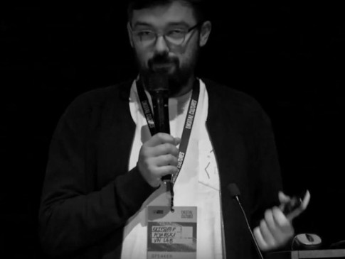 Krzysztof Pijarski podczas konferencji Digital Cultures 2019 w Warszawie | Krzysztof Pijarski during the Digital Cultures 2019 conference in Warsaw