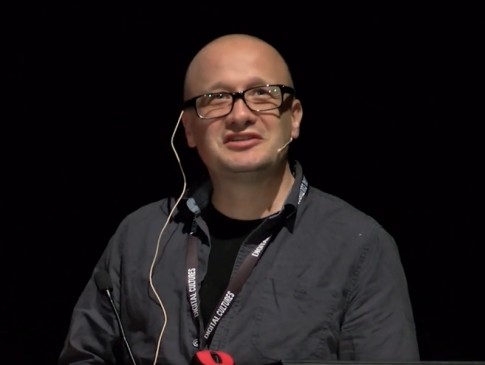 Paweł Janicki podczas konferencji Digital Cultures 2019 w Warszawie | Paweł Janicki during the Digital Cultures 2019 conference in Warsaw