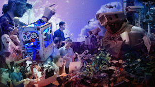 Grafika przestawiająca bohaterów filmu oraz stosy sprzętu elektronicznego. | Graphics presenting the characters of the film and piles of electronic equipment.