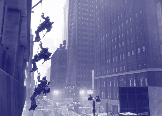 Zdjęcie przedstawia kadr z gry Tom Clancy’s: The Division, w którym 4 żołnierzy zwisa z budynku | The picture shows a frame from the game The picture shows a frame from Tom Clancy's: The Division in which 4 soldiers hang from the building 