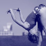 Zdjęcie przedstawia Natalie Iwaniec w pozie tanecznej | The photo shows Natalie Iwaniec in a dancing pose
